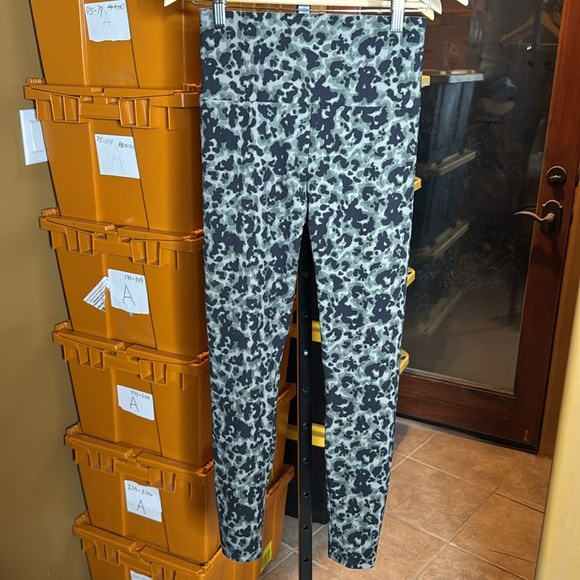 Miraclesuit Tortoise Shell Athleisure Leggings Size Large - Picture 5 of 8